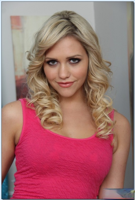 Mia Malkova toppmodell foton